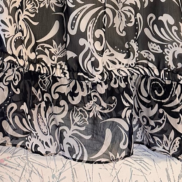 Apt. 9 black and white blouse size 2x - Picture 4 of 5